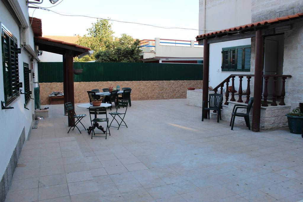 Hostel Casa Lucas Charneca  Luaran gambar